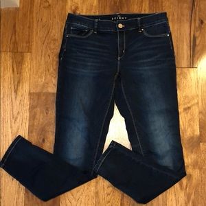 White House BM size 4 curvy The Skinny Blue Jean